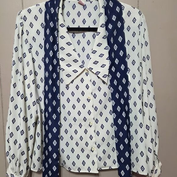 Halston III blouse - Picture 2 of 4